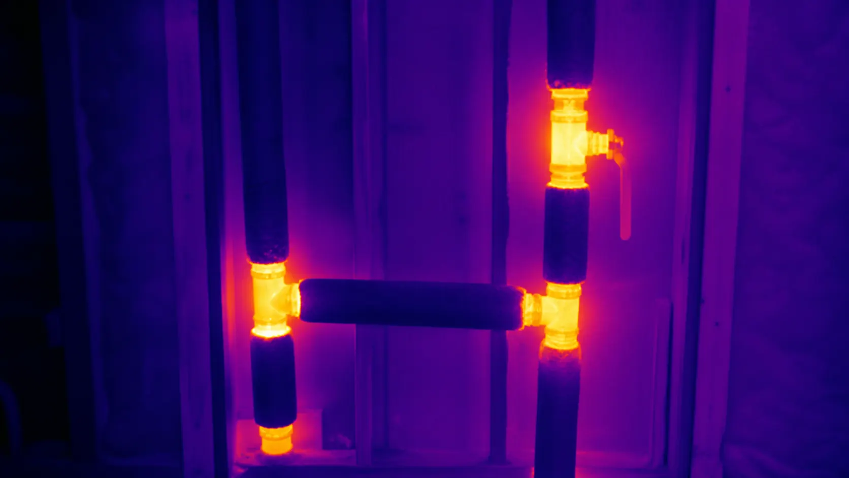 Thermal image showing heat loss where pipe insulation is missing at fittings and valves